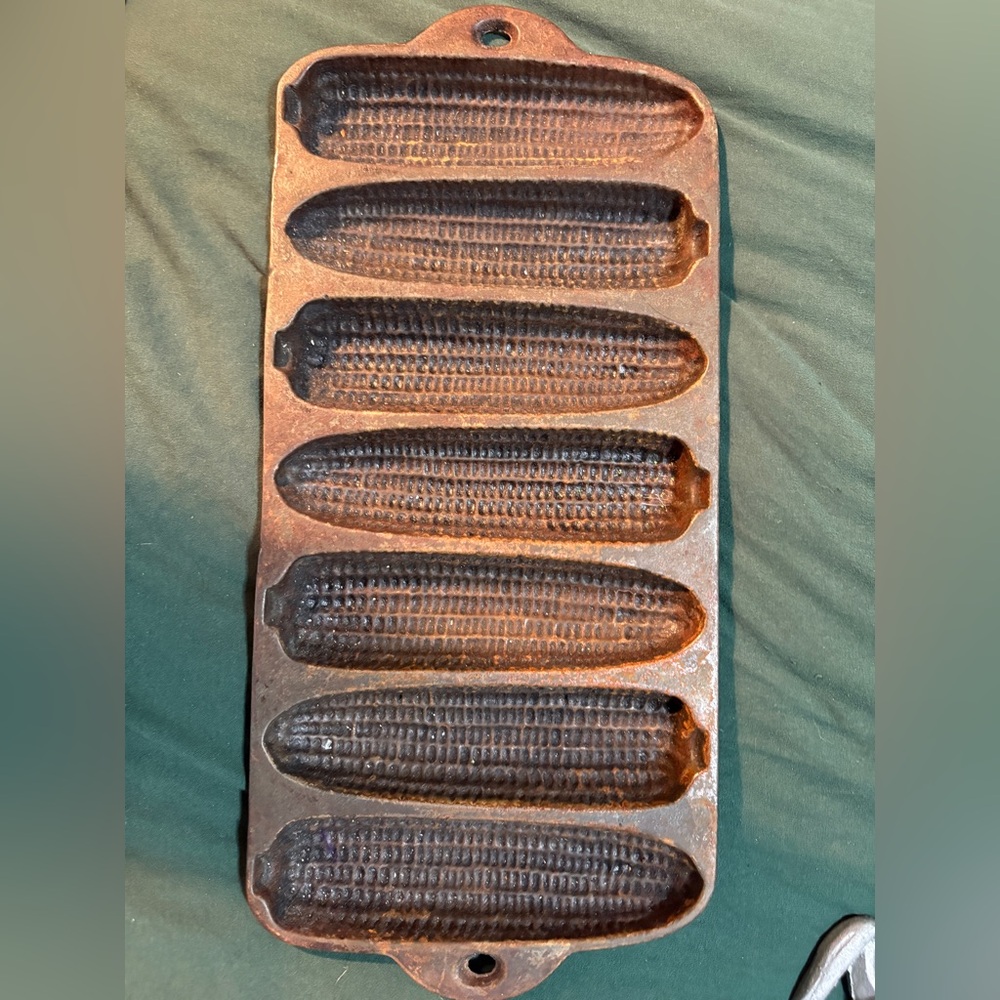 Vintage Wagner Ware Cast Iron Cornbread Pan #1319